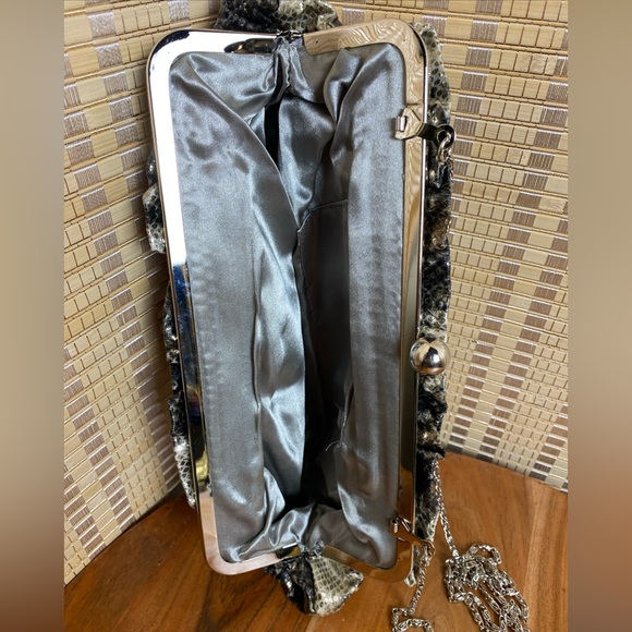 🔶Metallic Python Print Clutch Purse With Silver Tone Chain Strap - Picture 4 of 6